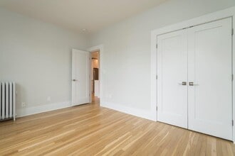 11 Elko St, Unit 6 in Boston, MA - Foto de edificio - Building Photo