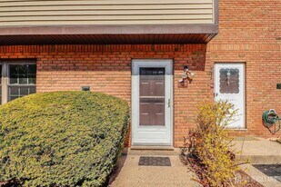 6502 Hana Rd in Edison, NJ - Building Photo