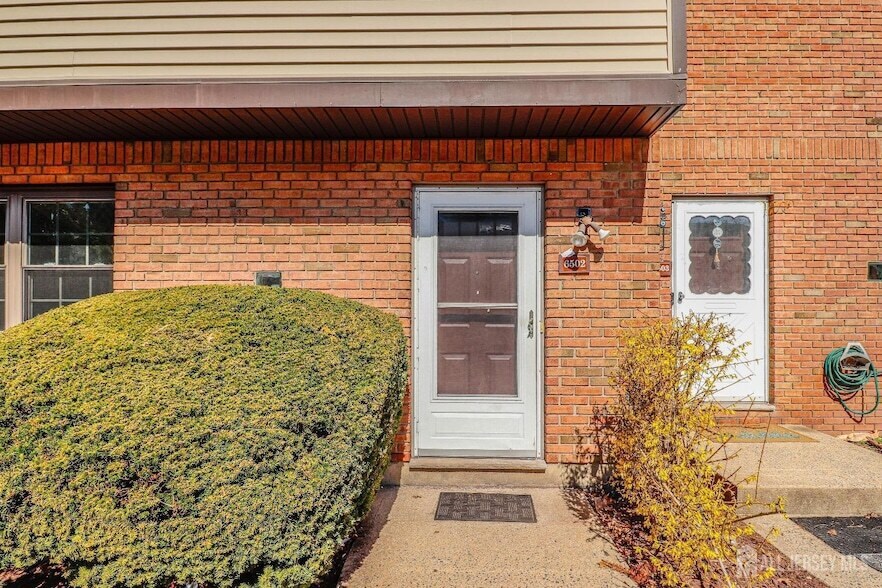 6502 Hana Rd in Edison, NJ - Building Photo