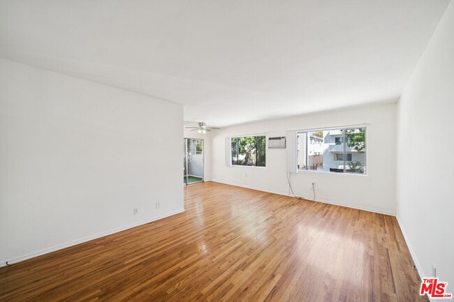 1027 N Edinburgh Ave in West Hollywood, CA - Building Photo - Building Photo