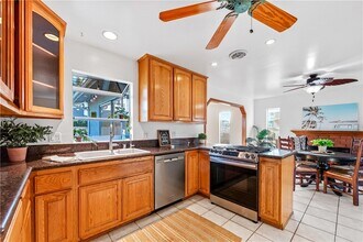 6682 Alexandria Dr in Huntington Beach, CA - Foto de edificio - Building Photo