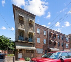 921 Christian St, Unit 3 in Philadelphia, PA - Foto de edificio - Building Photo