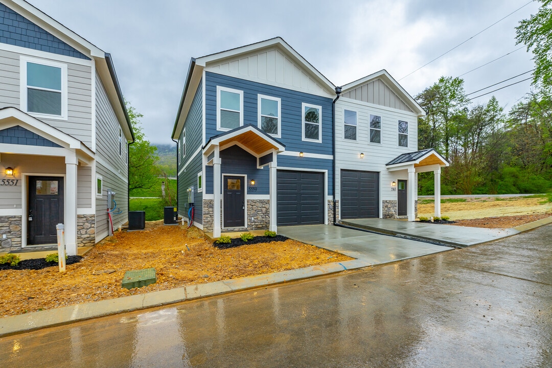5559 Stream Ln in Chattanooga, TN - Foto de edificio