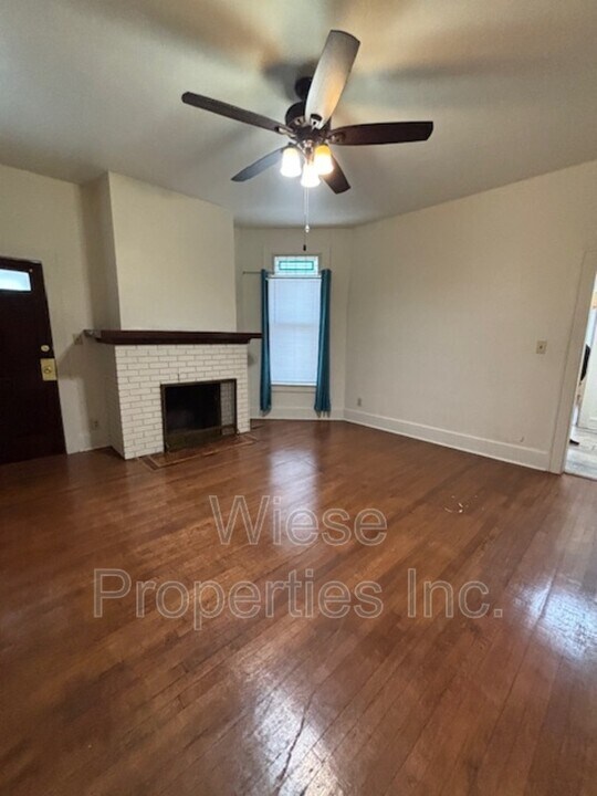 131 S Douglas Ave in Springfield, IL - Building Photo