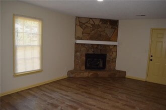 475 Holly Ridge Dr NW in Lilburn, GA - Building Photo - Building Photo