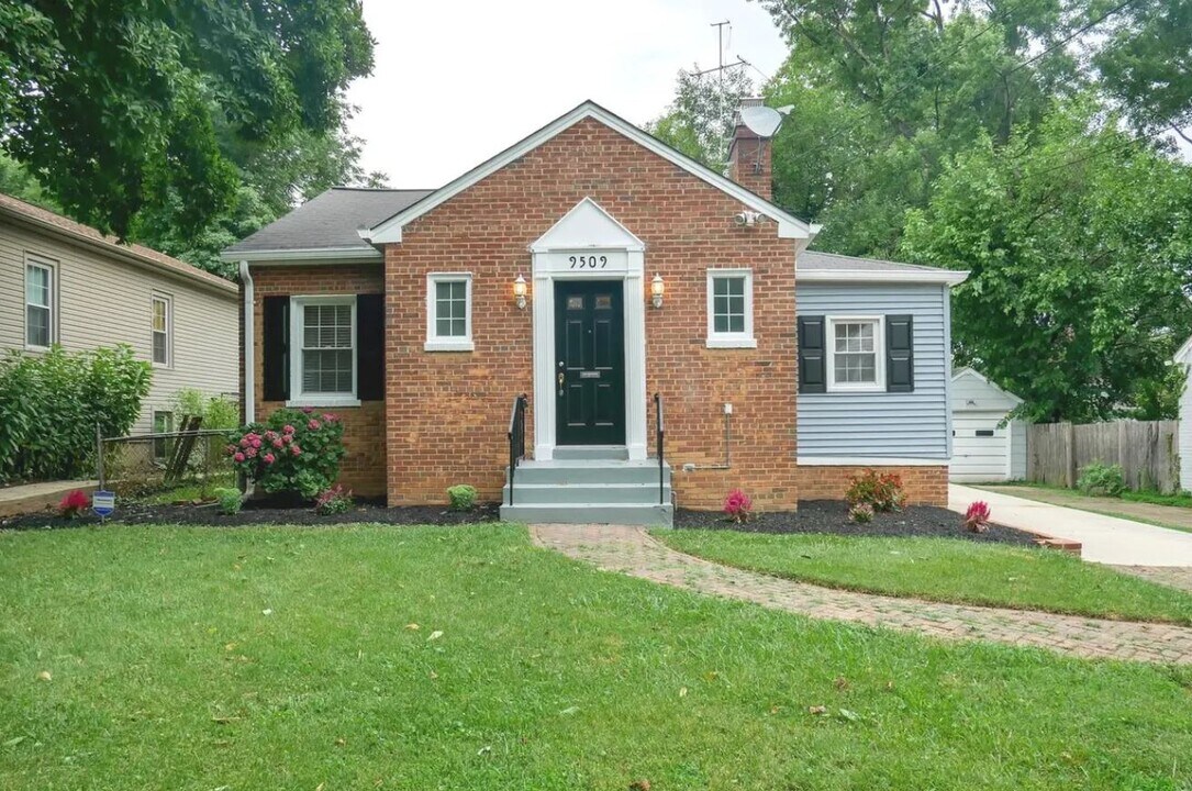 9509 Garwood St in Silver Spring, MD - Foto de edificio