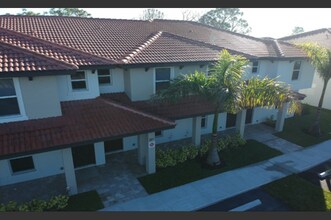 Bonita Preserve Lakeview Townhomes in Bonita Springs, FL - Foto de edificio - Building Photo