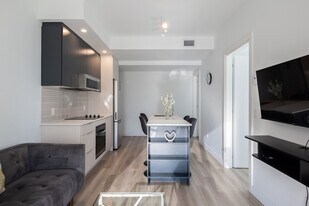 1350 Boul. René-Lévesque O in Montréal, QC - Building Photo