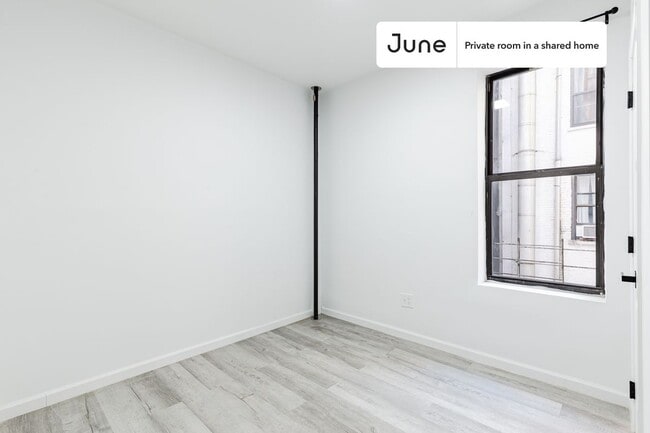 Room in Shared 4 bed/1 bath home in New York, NY - Building Photo - Building Photo