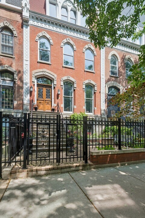 1237 N Dearborn St in Chicago, IL - Building Photo