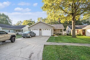 237-239 Lovell St in Schoolcraft, MI - Building Photo