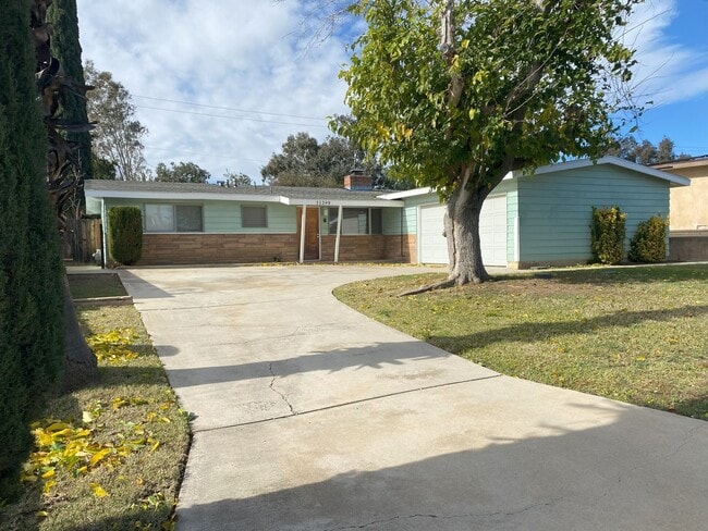 11299 Weber Ave in Moreno Valley, CA - Foto de edificio - Building Photo