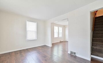 606 Pine St in Vineland, NJ - Foto de edificio - Building Photo