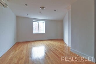LUXURY 1 BED LOFT in Queens! in Queens, NY - Building Photo - Building Photo