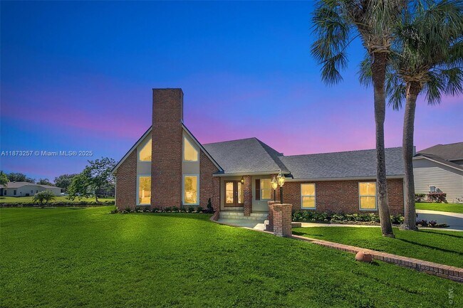 property at 1785 Lisa Ln