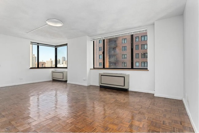 30 W 61st St in New York, NY - Building Photo - Building Photo