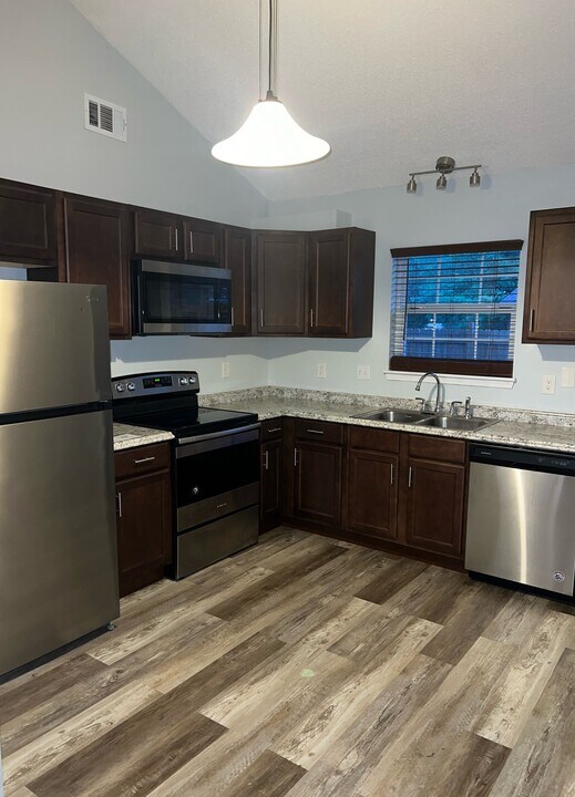 2707 Donley St in Pensacola, FL - Building Photo