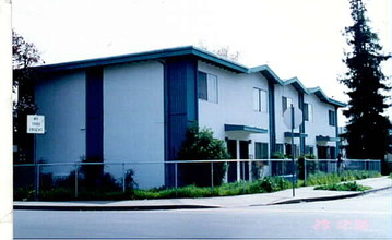 24619 Soto Rd in Hayward, CA - Foto de edificio - Building Photo