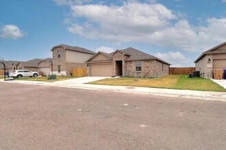 1330 Trent Pk Ln in Corpus Christi, TX - Building Photo - Building Photo