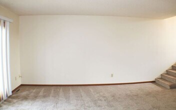 632 Westwinds Dr in Iowa City, IA - Building Photo - Building Photo