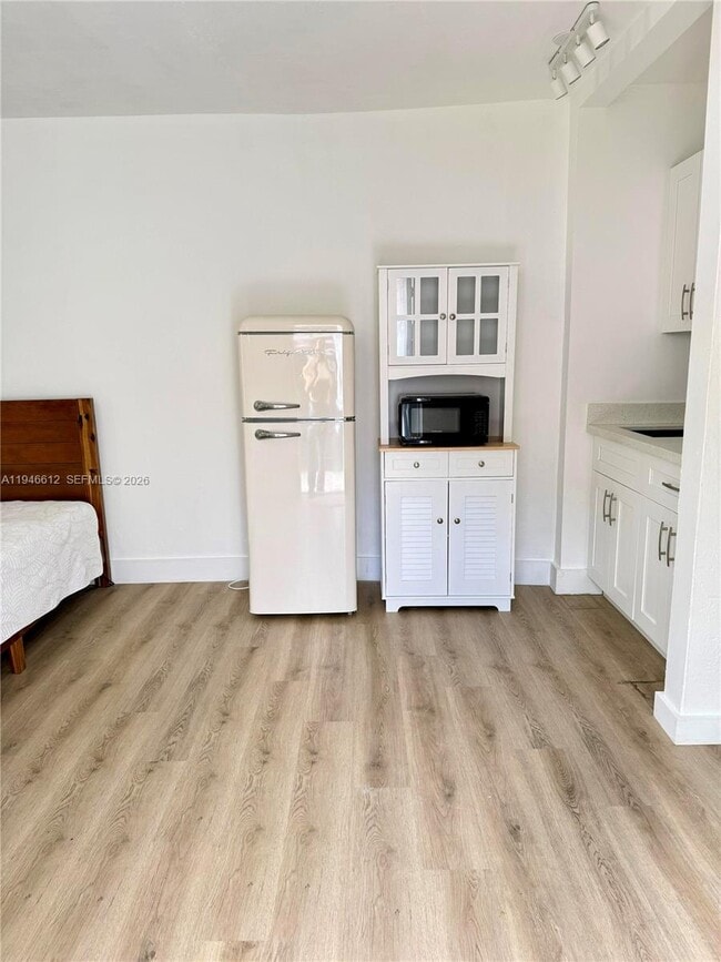 541 E 38th St in Hialeah, FL - Building Photo - Building Photo