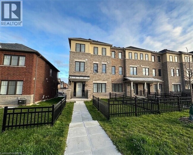 16 Utter Pl in Hamilton, ON - Building Photo - Building Photo