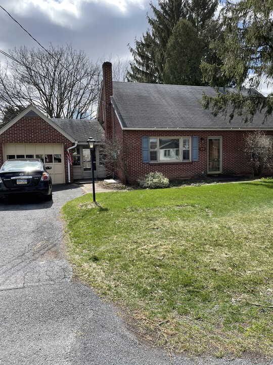 218 Pine Tree Ave in Boalsburg, PA - Building Photo