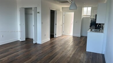 141 NW 16th Ave in Miami, FL - Building Photo - Building Photo