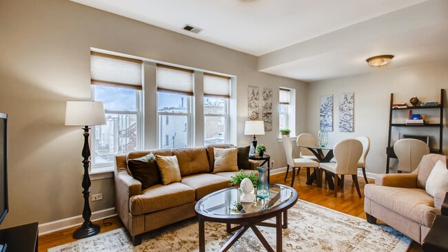 2342 W Granville Ave in Chicago, IL - Building Photo - Building Photo