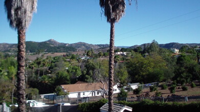 2373 Mountain View Dr in Escondido, CA - Building Photo - Building Photo