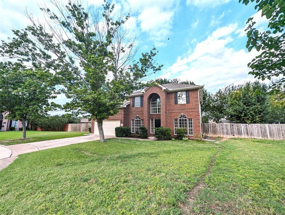 303 N Carriage Hills Dr in Georgetown, TX - Building Photo