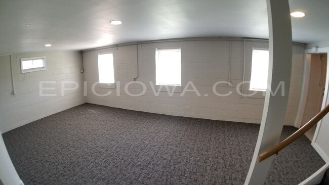 1619 11th St NW in Cedar Rapids, IA - Building Photo - Building Photo