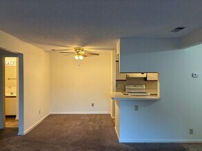 541 Pineland Cir in Newport News, VA - Building Photo - Building Photo