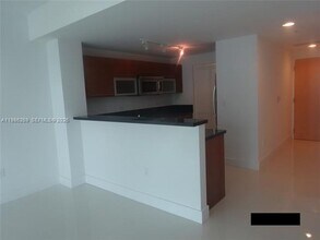 44 Biscayne Blvd in Miami, FL - Building Photo - Building Photo