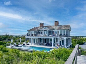 202 Dune Rd in Quogue, NY - Building Photo