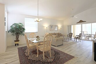 15550 Bellamar Dr in Ft. Myers, FL - Foto de edificio - Building Photo