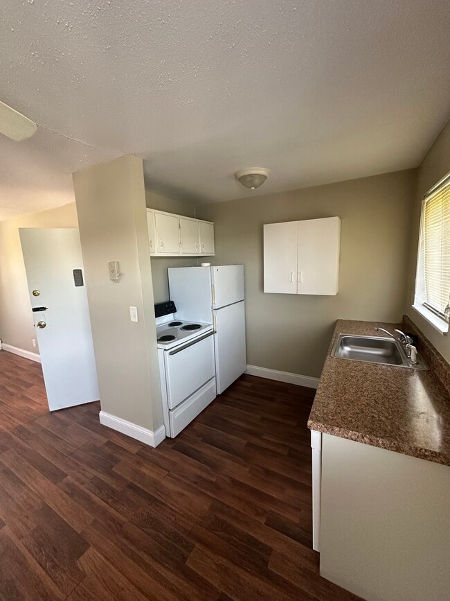 1766 Cleneay Ave in Cincinnati, OH - Building Photo - Building Photo