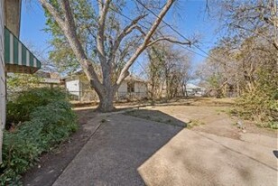 2223 Lyle Ave in Waco, TX - Building Photo - Building Photo