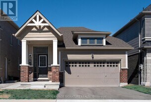 62 Bannister Rd in Barrie, ON - Building Photo