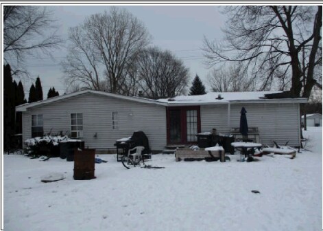 4629 Meadowlawn Dr in Fort Gratiot Township, MI - Building Photo