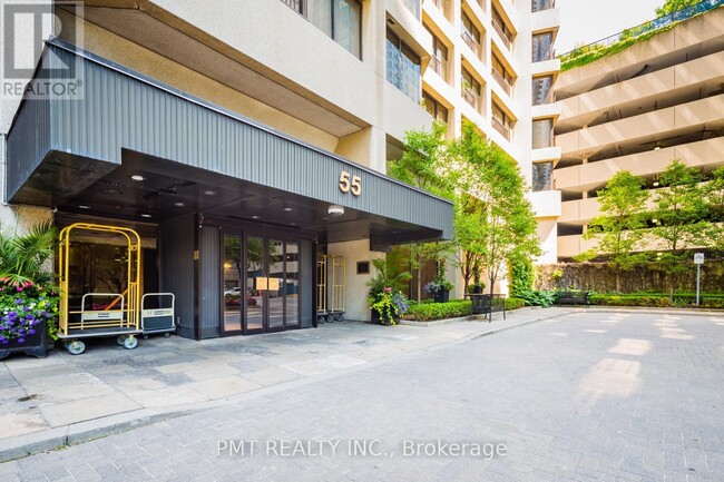 65-3165 Harbour Square in Toronto, ON - Building Photo - Building Photo