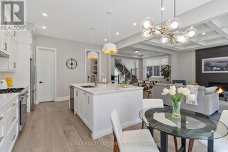 1437 Lakeport Cres in Oakville, ON - Building Photo - Building Photo