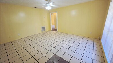 1715 Bentley Blvd in Kissimmee, FL - Building Photo - Building Photo