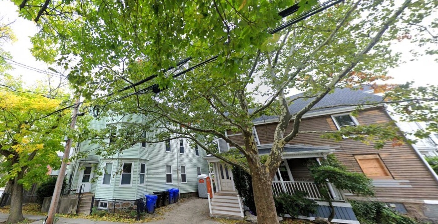 48 Kendall St, Unit 1 in Brookline, MA - Building Photo