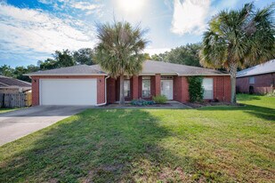 1484 Longbranch Dr in Gonzalez, FL - Building Photo