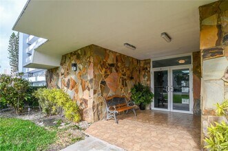 1425 Atlantic Shores Blvd in Hallandale Beach, FL - Building Photo - Building Photo