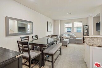 14122 Willow Ln in Los Angeles, CA - Building Photo - Building Photo