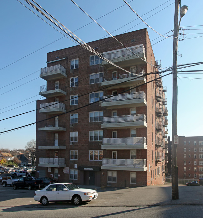 52 Yonkers Terrace Owners Corp. in Yonkers, NY - Building Photo - Building Photo