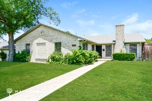 11317 McCree Rd in Dallas, TX - Building Photo