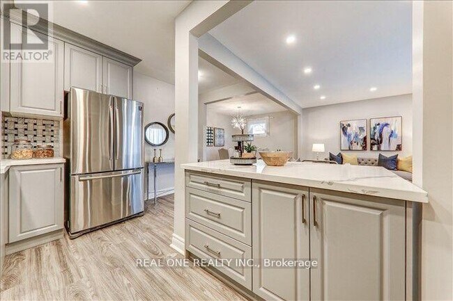 164 Ellington Dr in Toronto, ON - Building Photo - Building Photo